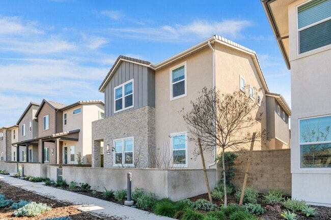 Building Photo - Beautiful 5bed/4bath for Rent Home at Great Park