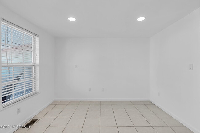 Building Photo - 509 8th Ave