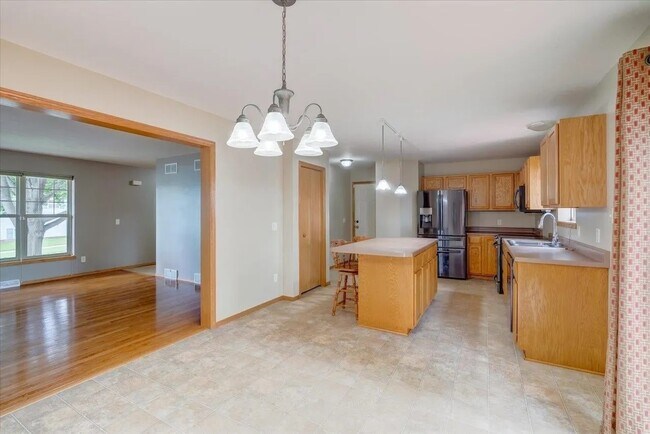 Building Photo - 1406 Dewberry Dr