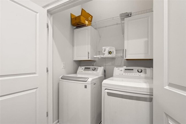 Building Photo - 821 Virginia Park Cir NE