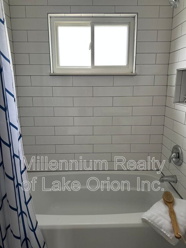 Building Photo - 4811 Summerhill Dr