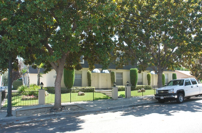 Building Photo - Brittany House Apartments