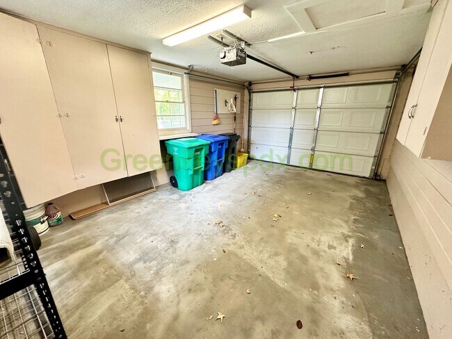 Building Photo - 4-Bedroom 2-Bathroom Mid-Century Ranch wit...