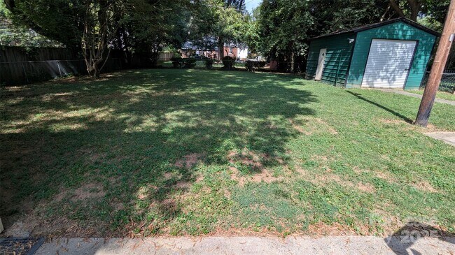 Building Photo - 1507 Woodland Dr