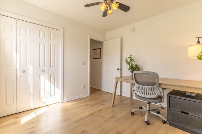 Building Photo - READY SOON! Beautifully Updated 3BR/2BA Ho...