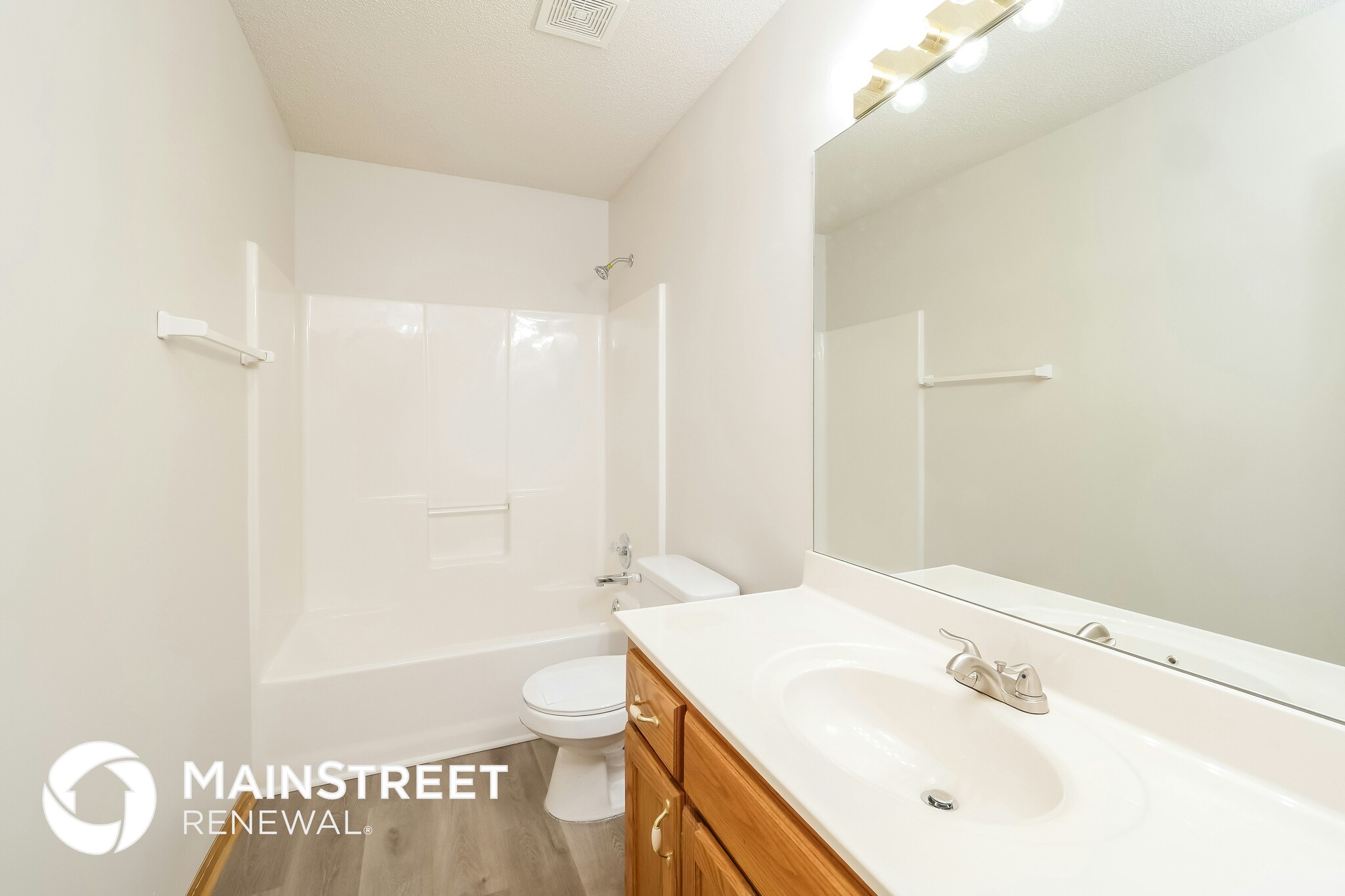 Building Photo - 315 E Elm St