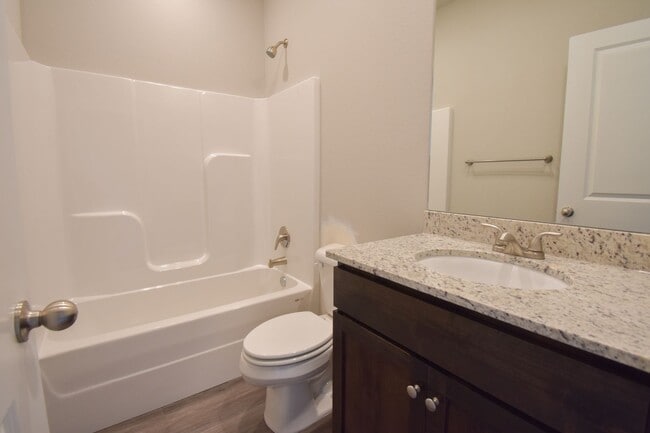 Building Photo - Nice 3 Bedroom 2 Baths Farmington heights!!