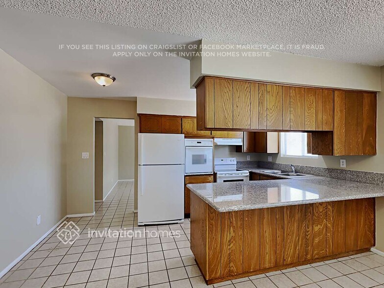 Building Photo - 1307 E Dunlap Ave