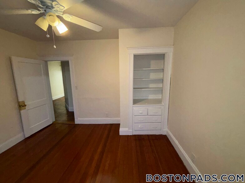 Building Photo - 518 Cambridge St