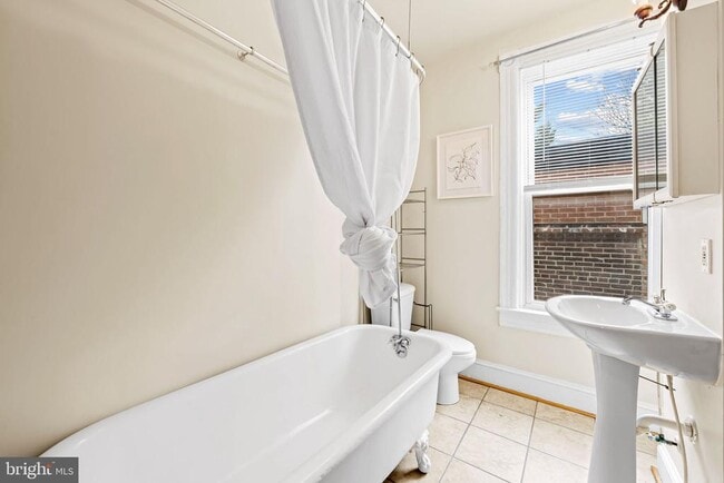 Building Photo - 1402 Light St