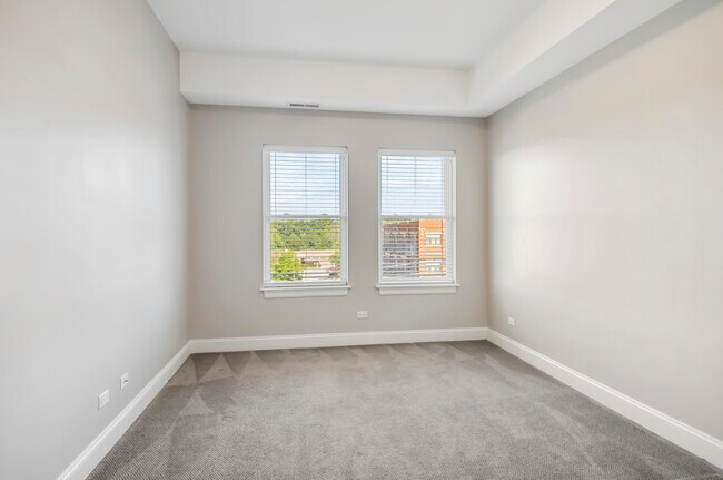 Building Photo - 833 Laurel Ave