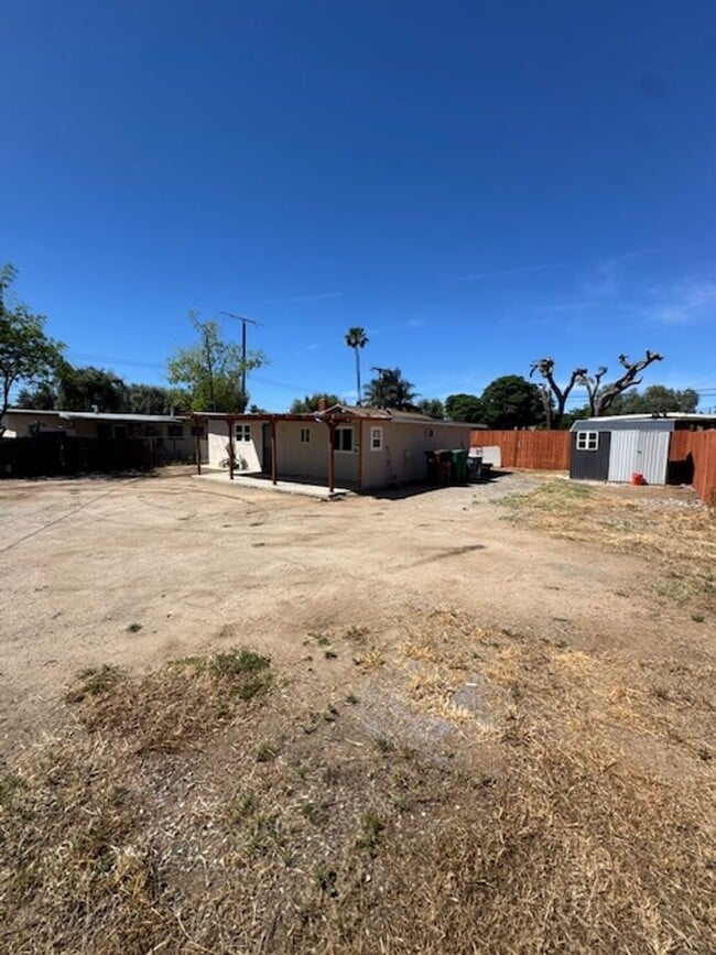 Building Photo - Cozy Remodeled Home