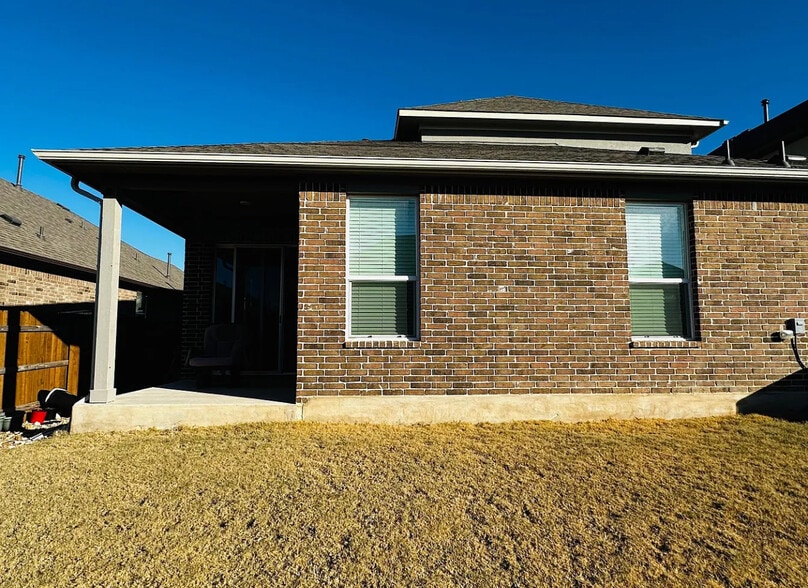 Building Photo - 2332 Bravo Pass