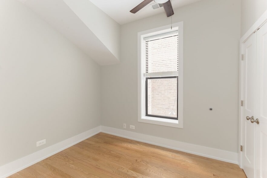 Building Photo - 3715 N Wilton Ave