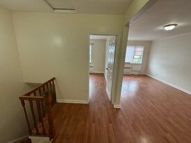Building Photo - 114 Avenue N