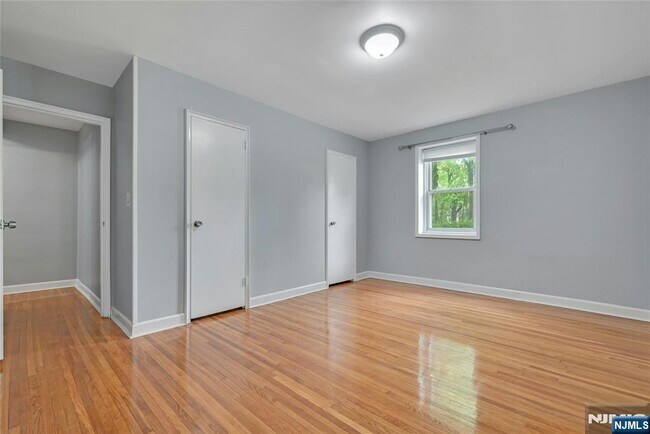 Building Photo - 2350 Linwood Ave