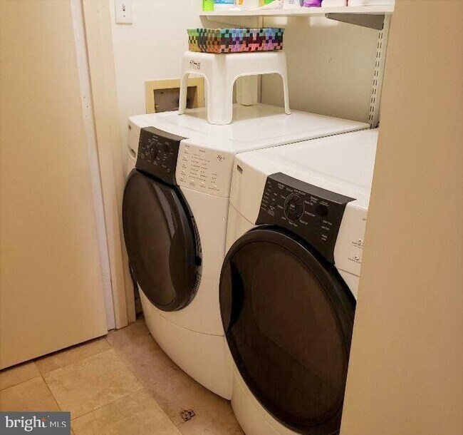 Building Photo - 1530 Key Blvd