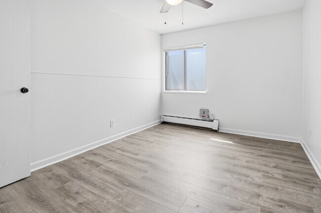 Building Photo - $1,140.95 with $300 off the first month's rent, 1 Bed - 1 Bath, Condo in Denver with Easy Access ...