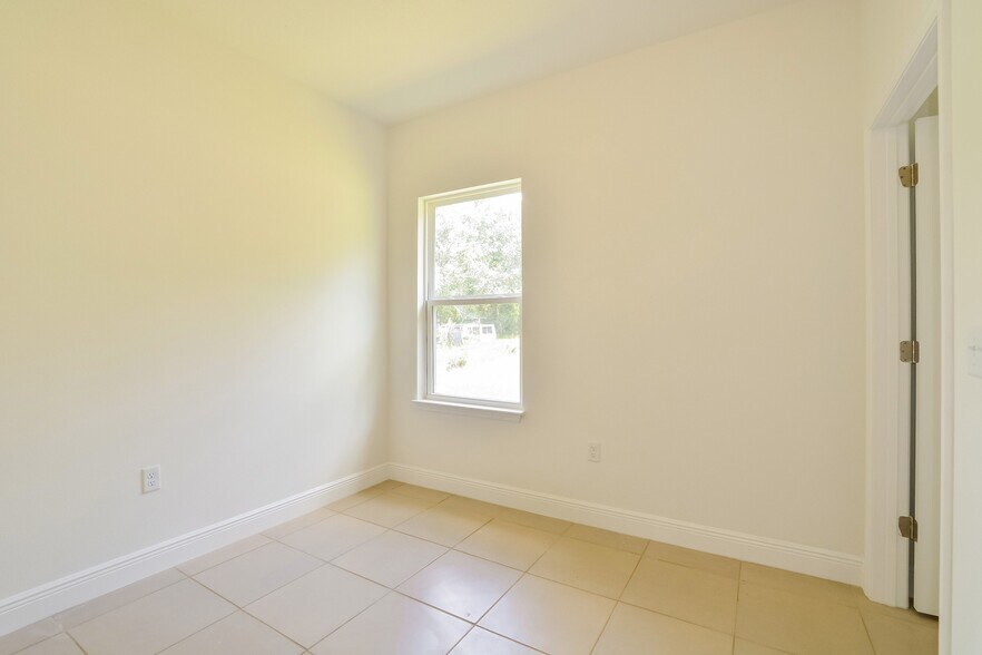 Building Photo - 16673 SW 21st Cir