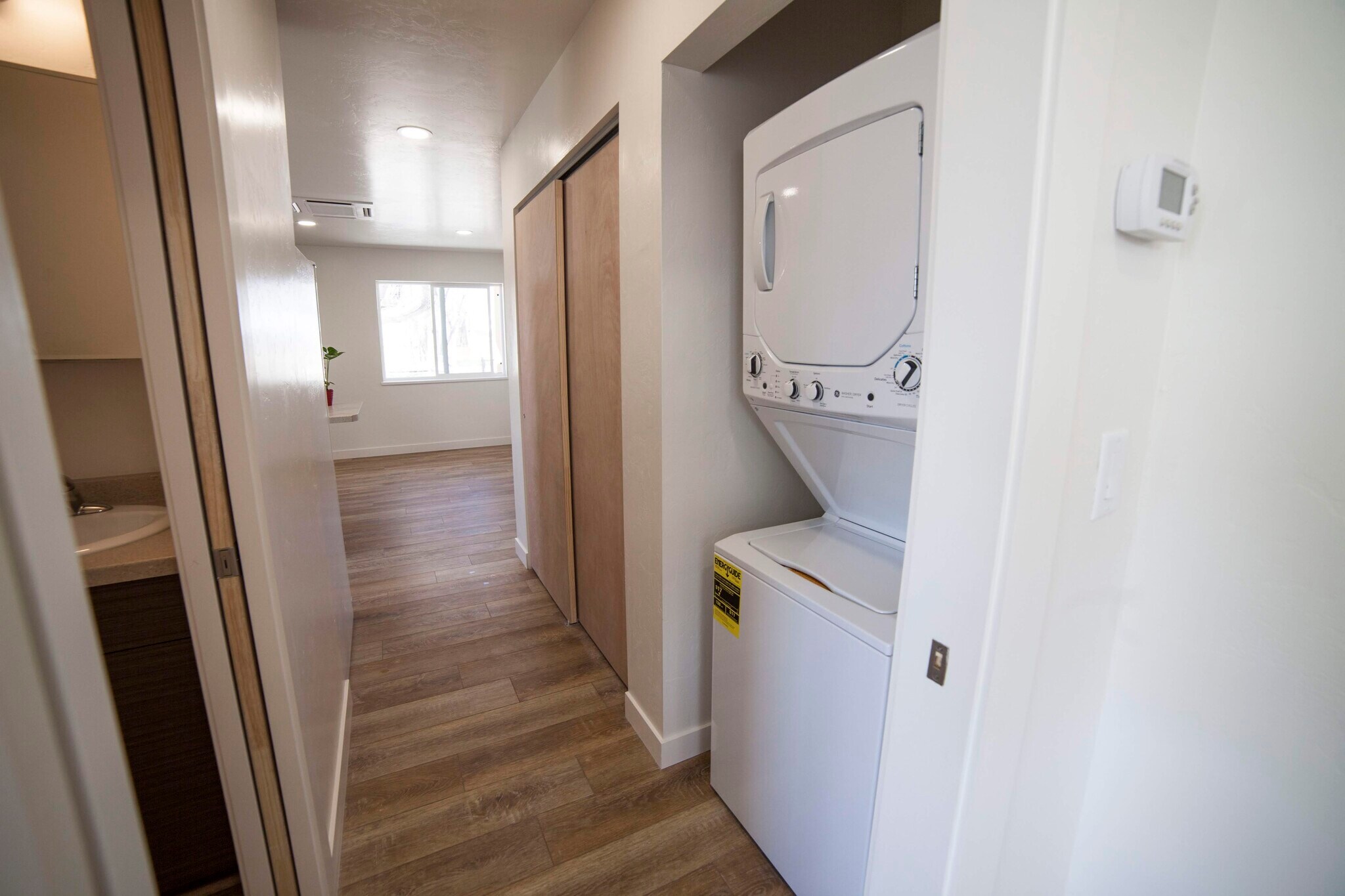 Building Photo - 308 S Ute Ave