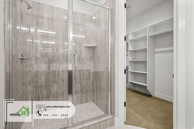 Building Photo - 2864 River Dr