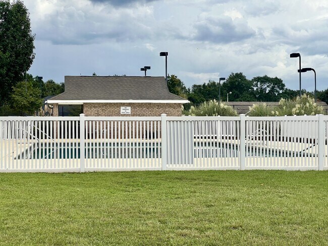 Building Photo - 3020 Crown Creek Cir