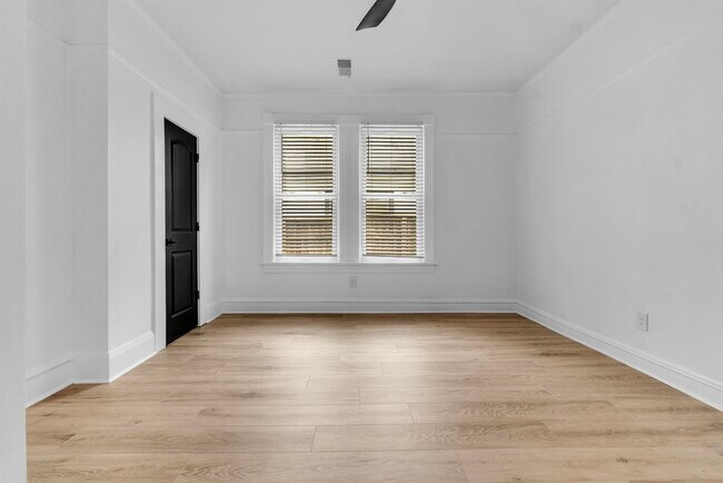 Building Photo - 1721 Nelson Ave