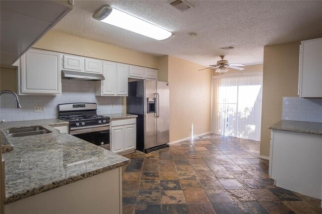 Building Photo - 3207 Rimrock Dr