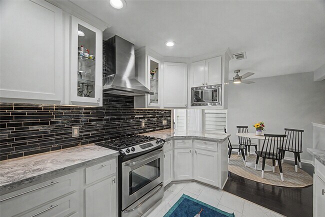 Building Photo - 1104 Buckner St