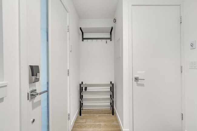 Building Photo - 722 3rd Ave N