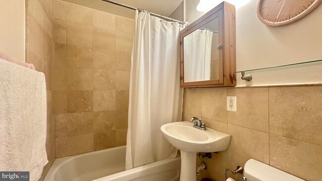 Building Photo - 1816 Kalorama Rd NW