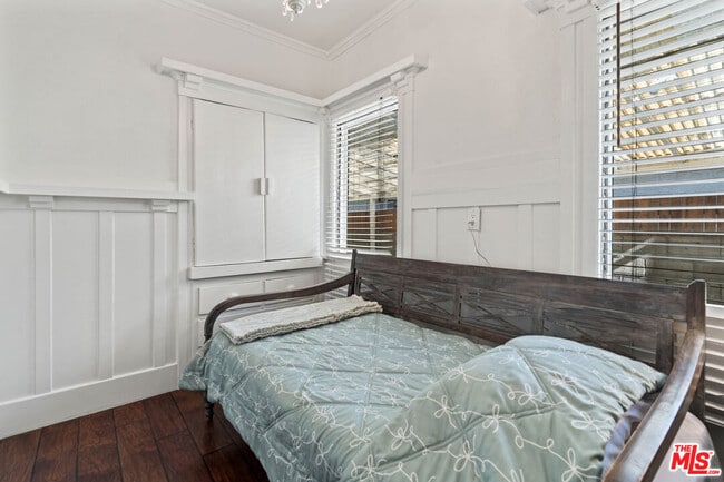Building Photo - 607 N Gramercy Pl