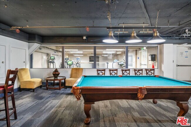 Building Photo - 10982 Roebling Ave