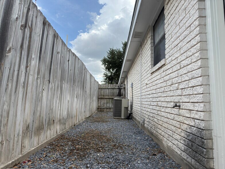 Building Photo - 1717 German Ave