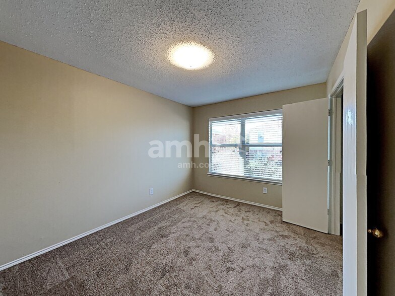 Building Photo - 2813 Island Wren Dr