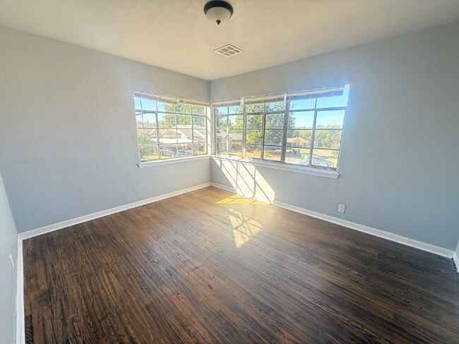 Building Photo - 2-Bedroom Townhome with Wood Floors