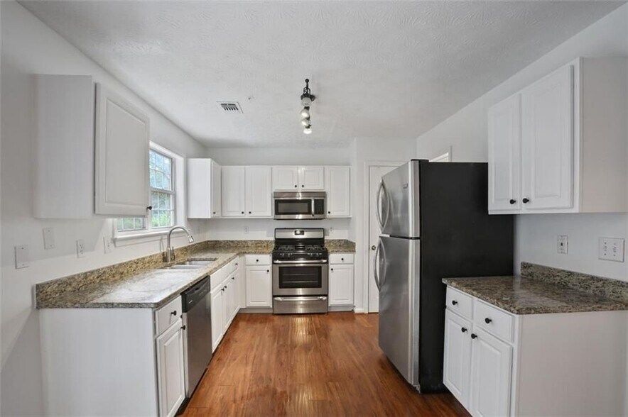 Building Photo - 1442 Glenover Cir