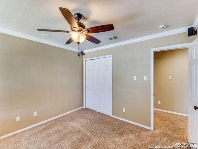 Building Photo - 4bed 2.5 bath