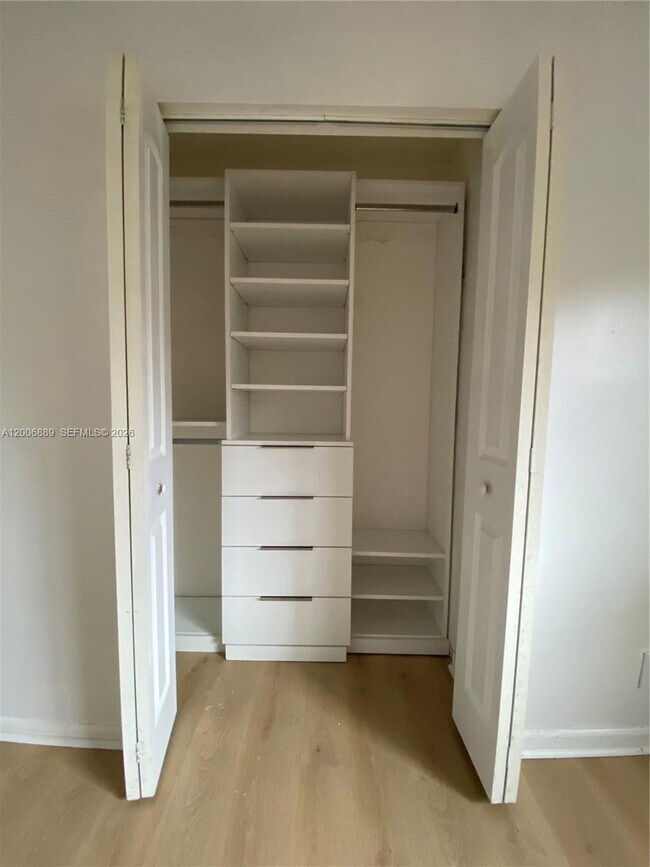 Building Photo - 6132 SW 39th St