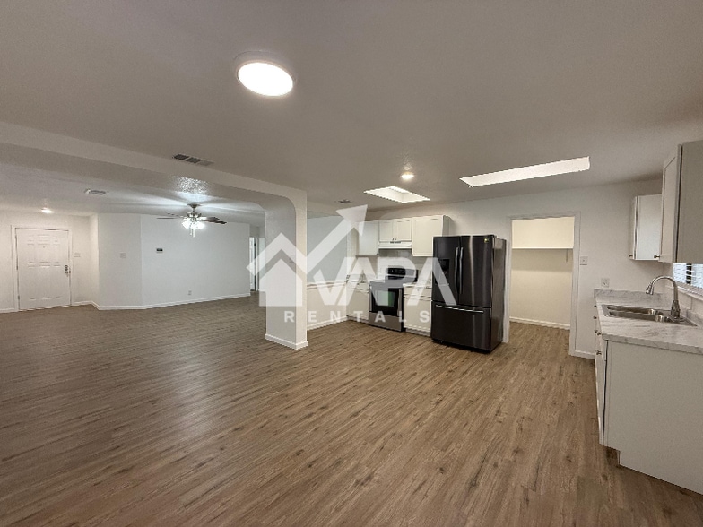 Building Photo - 7533 Foss Meadows