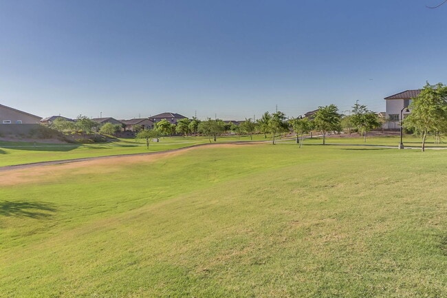 Building Photo - 1106 E Regent Dr