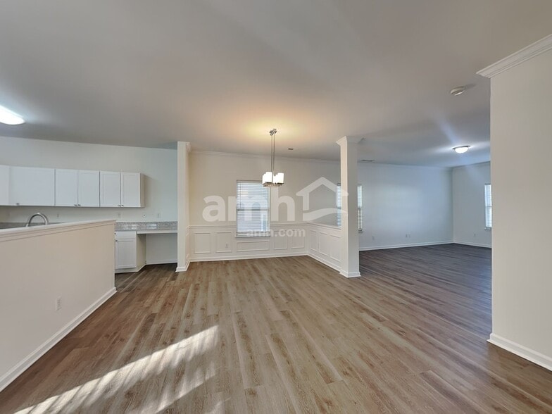 Building Photo - 113 N Cromwell Dr