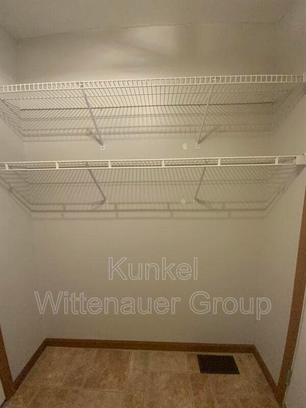 Building Photo - 111 Twin Oaks Dr