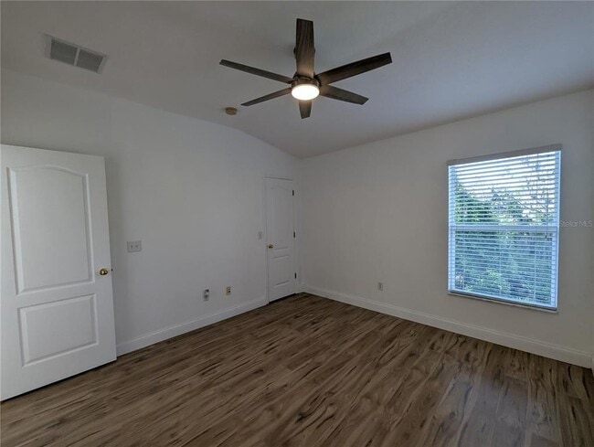 Building Photo - 15819 Fishhawk Falls Dr