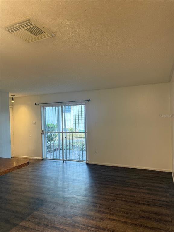 Building Photo - 3827 Bay Club Cir