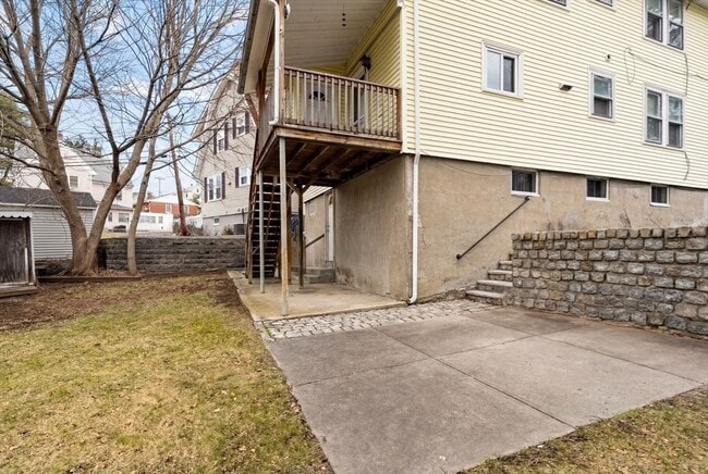 Building Photo - 9-11 Cross St