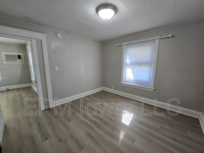 Building Photo - 518 Kern St