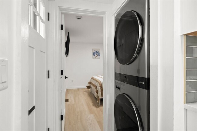 Building Photo - 42 White St