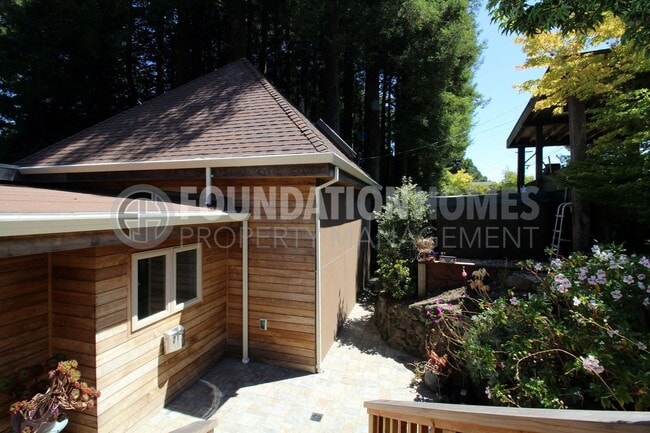 Building Photo - Modern Mill Valley Retreat - Washer/Dryer ...