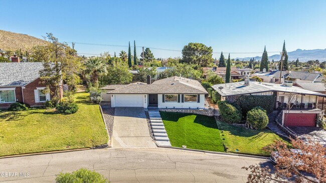 Building Photo - 1210 La Cruz Dr
